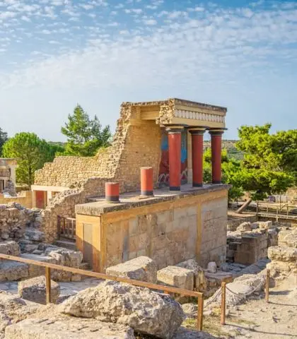 Knossos Palace private tour Mountokalis Transfers Chania Crete 420x480 1